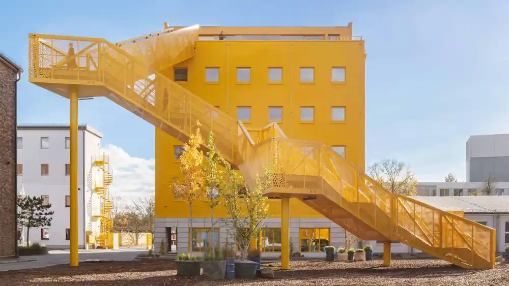 بازسازی ساختمان اداری