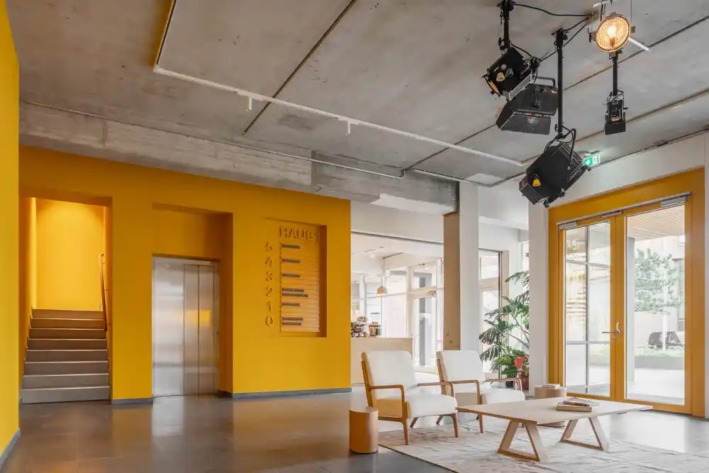 بازسازی ساختمان اداری