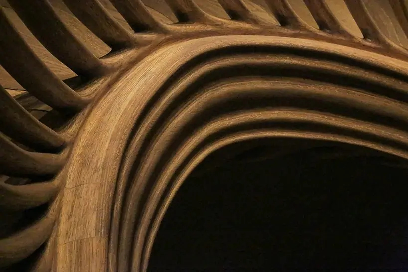 پله چوبی مارپیچ