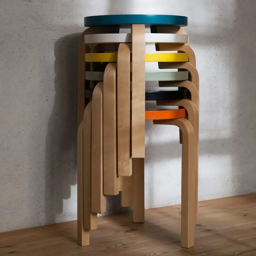 چهارپایه Stool 60 اثر آلوار آلتو در سبک مید سنچری